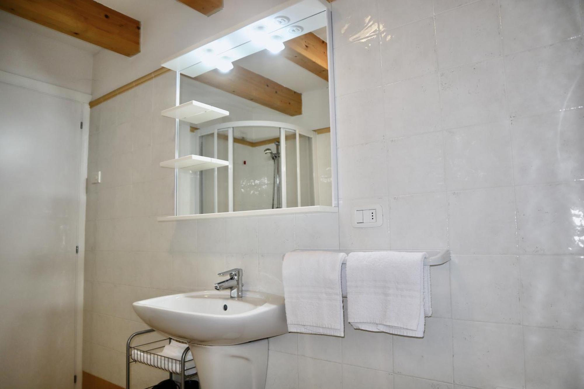 Windshouse Apartments Torbole Sul Garda Exterior photo