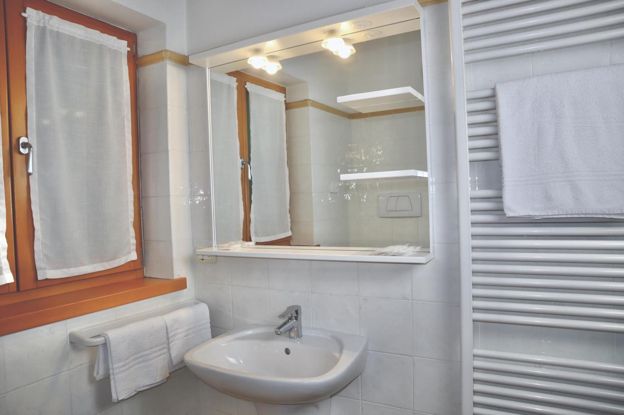 Windshouse Apartments Torbole Sul Garda Exterior photo